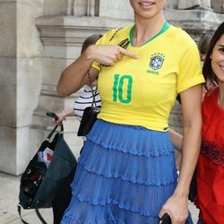 Adriana Lima con la camiseta de la Selección de Brasil