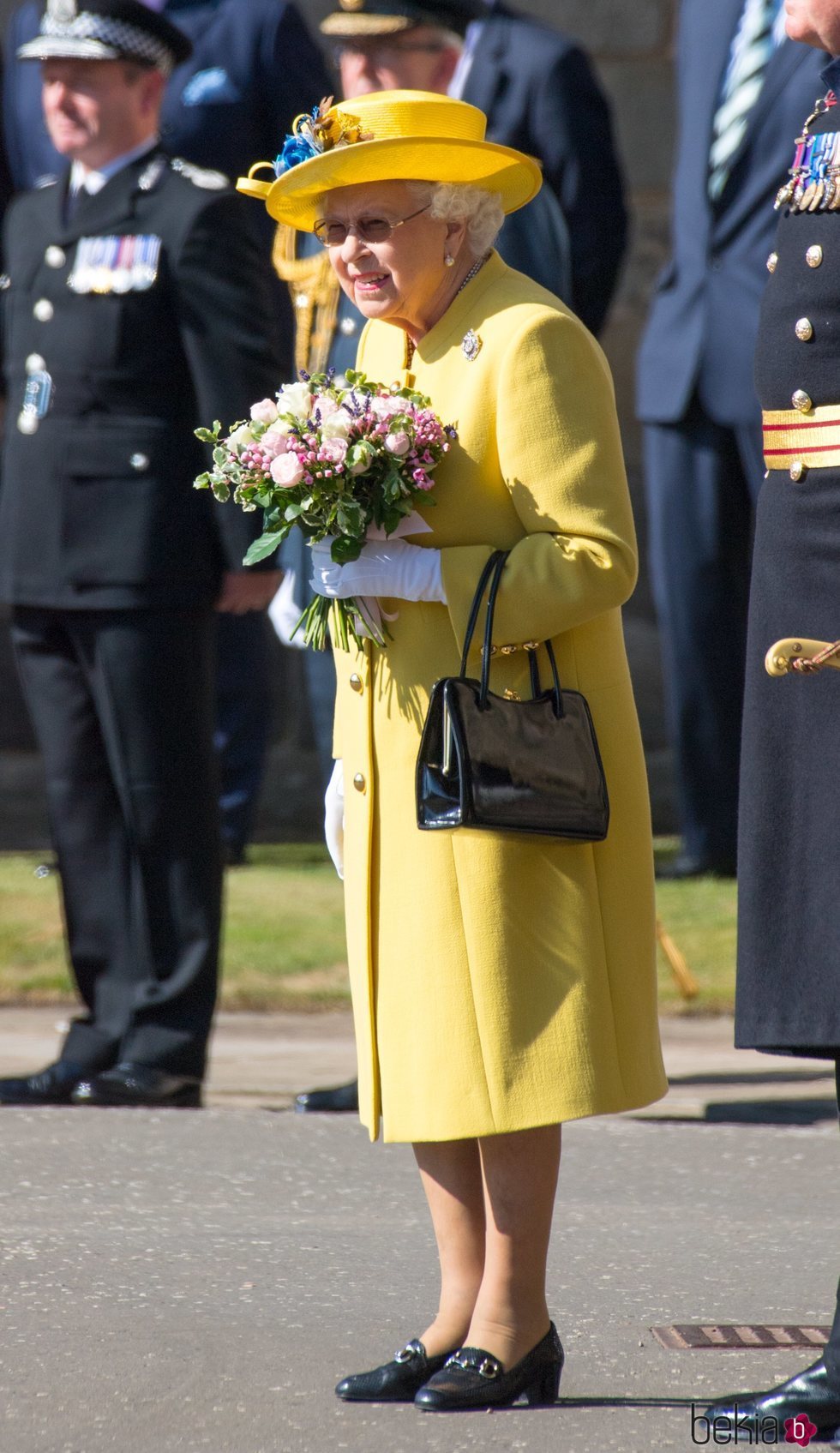La Reina Isabel reaparece en Edimburgo tras superar unos problemas de salud