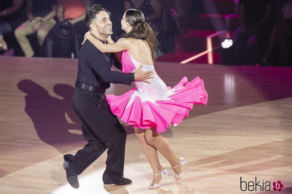 David Bustamante y Yana Olina muy cómplices durante su actuación en la octava gala de 'Bailando con las estrellas'