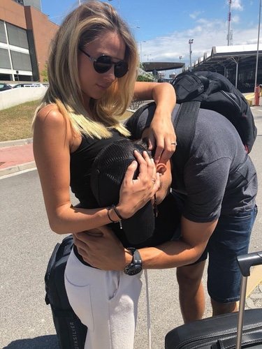 Álvaro Morata se despide de Alice Campello dándole un besito en la barriga