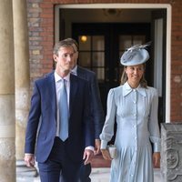 Pippa Middleton y James Matthews en el bautizo del Príncipe Luis