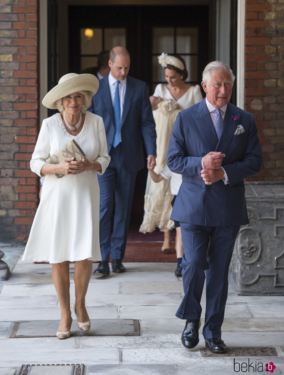 El Príncipe Carlos, Camilla Parker, el Príncipe Guillermo y Kate Middleton en el bautizo del Príncipe Luis