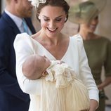 Kate Middleton sonríe al Príncipe Luis en su bautizo