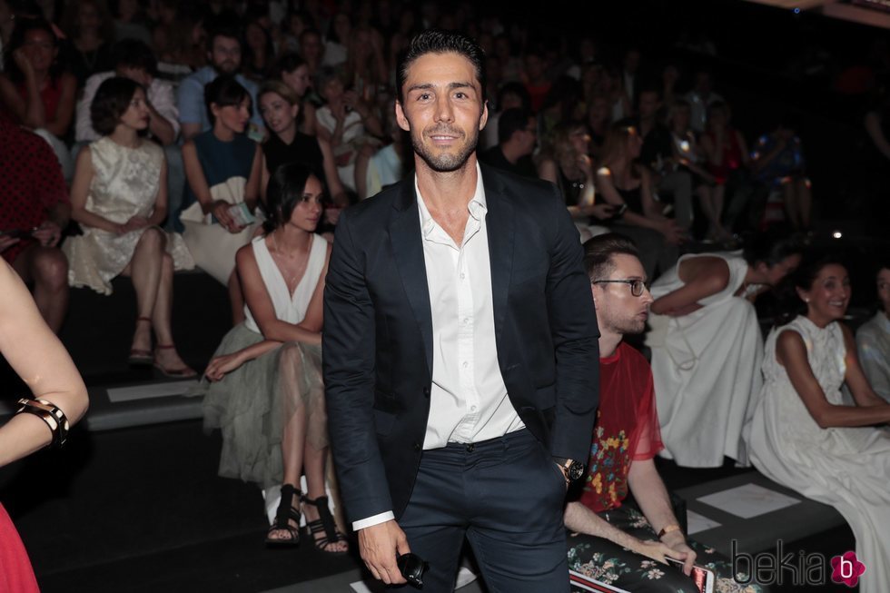 Rubén Sanz en el front row de Devota & Lomba en Madrid Fashion Week primavera/verano 2019