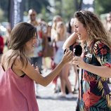 Ana Guerra pone la pegatina a una joven en el cásting de 'OT 2018' en Madrid
