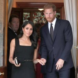 El Príncipe Harry y Meghan Markle en la fiesta en la residencia del Embajador de Reino Unido en Irlanda