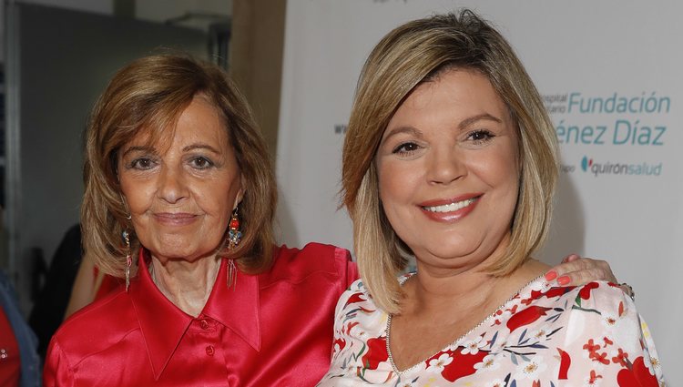 María Teresa Campos y Terelu posan ante los medios tras recibir el alta tras la operación de cáncer de mama