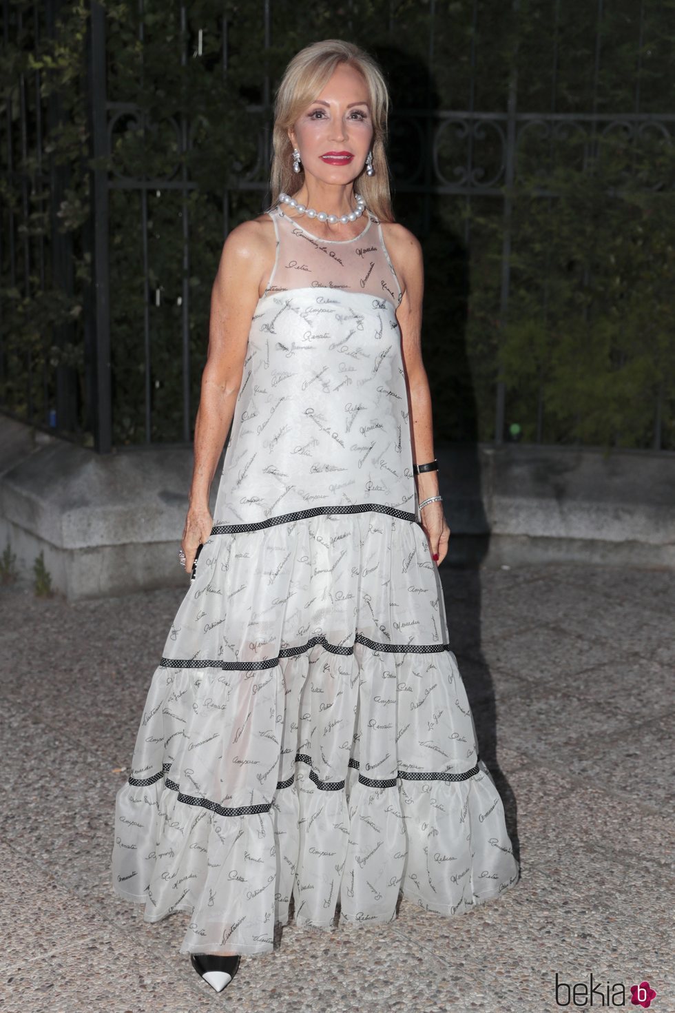 Carmen Lomana llegando a la fiesta del 30 aniversario de Vogue