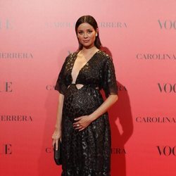 Dafne Fernández luce embarazo en la fiesta del 30 aniversario de Vogue