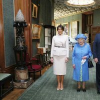 La Reina Isabel II con Donald Trump y Melania en el interior del Castillo de Windsor
