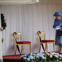La Reina Isabel II esperando a Donald Trump