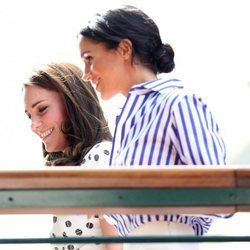 Meghan Markle y Kate Middleton a su llegada a la final femenina de Wimbledon 2018