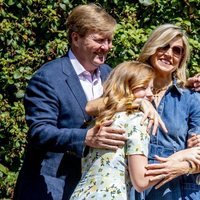 Guillermo y Máxima de Holanda muy espontáneos junto a las Princesas Amalia y Alexia en el posado veraniego 2018