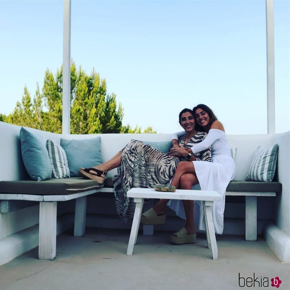 Paz Padilla y Anna Ferrer, muy unidas en sus vacaciones en Formentera