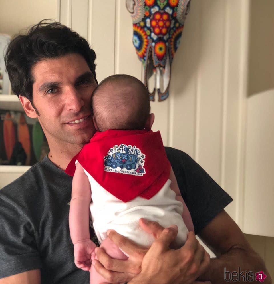 Cayetano Rivera se despide de los Sanfermines 2018 con una emotiva imagen con su hijo