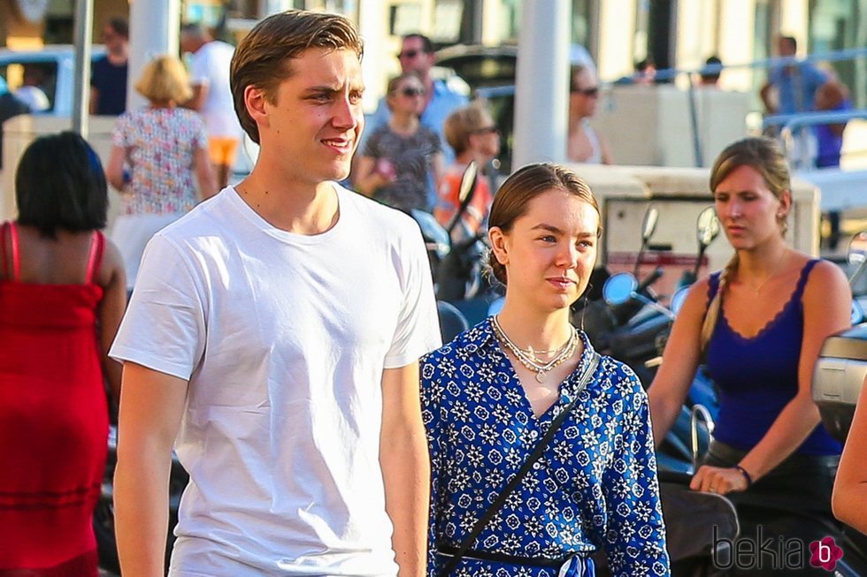 Alexandra de Hannover y su novio, Ben-Sylvester Strautmann de paseo por las calles de Saint-Tropez