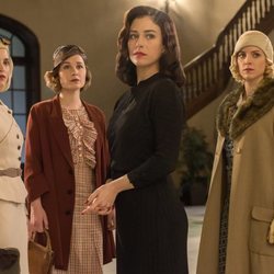 Blanca Suárez, Nadia de Santiago, Ana Fernández y Maggie Civantos en la tercera temporada de 'Las chicas del cable'