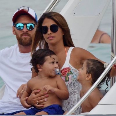 Leo Messi y Antonella Roccuzzo disfrutan de unos días de descanso junto a sus hijos en Formenters