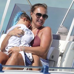 Tamara Ecclestone junto a su hija en Ibiza