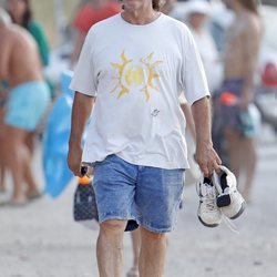 Pepe Navarro paseando por Ibiza