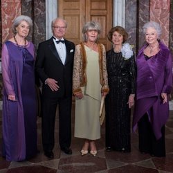 Carlos Gustavo de Suecia junto a sus hermanas Margarita, Brígida, Desirée y Cristina