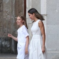 La Reina Letizia y la Infanta Sofía en su posado de verano 2018 en Mallorca en el Palacio de la Almudaina