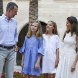 La Princesa Leonor y la Infanta Sofía explican cómo ha sido su estancia en Estados Unidos ante los Reyes Felipe y Letizia en su posado en Mallorca