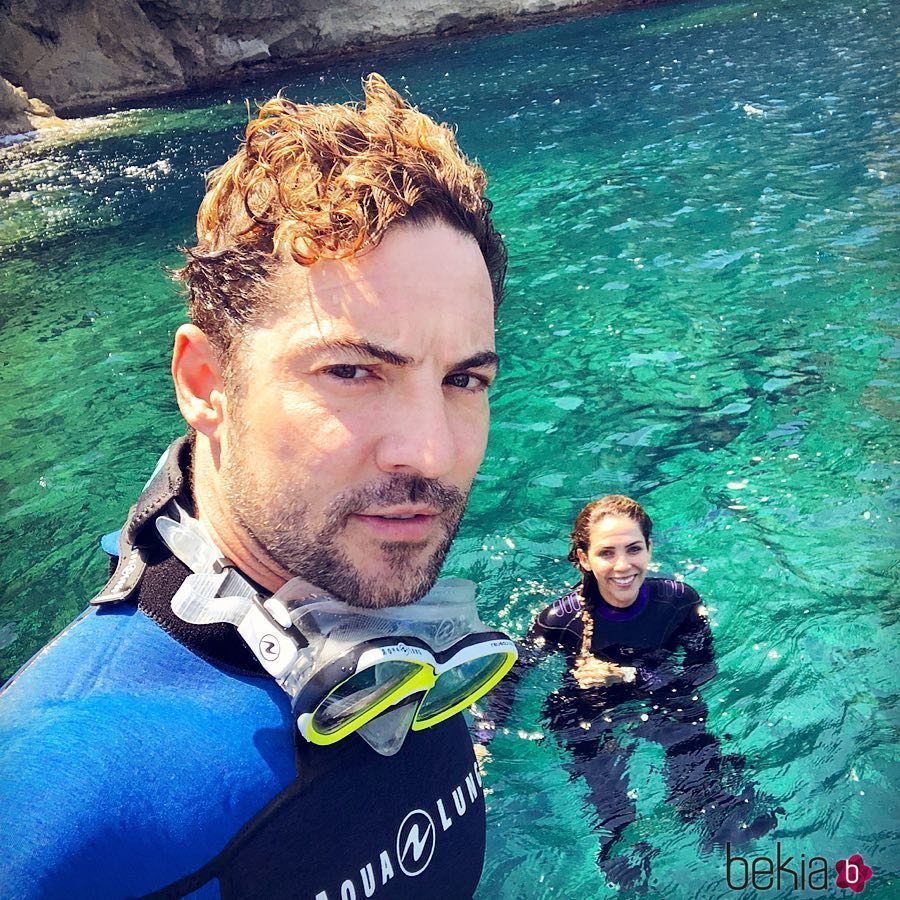 David Bisbal y Rosanna Zanetti haciendo buceo en Menorca