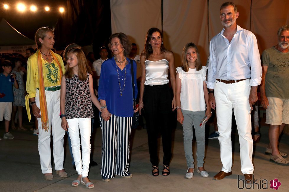 Los Reyes Felipe y Letizia, la Princesa Leonor, la Infanta Sofía, la Reina Sofía y la Infanta Elena en el concierto de Ara Malikian en Mallorca