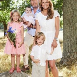 Magdalena de Suecia y Chris O'Neill con sus hijos Leonor, Nicolas y Adrienne en el campo
