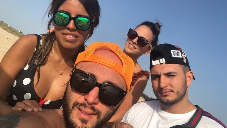 Kiko Rivera, Irene Rosales, Chabelita Pantoja y Omar Montes disfrutando de un día de playa
