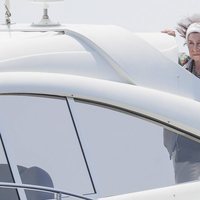La Reina Sofía siguiendo la Copa del Rey de Vela desde el mar