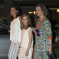 La Reina Letizia, la Princesa Leonor y la Reina Sofía en la cena por el final de la Copa del Rey de Vela 2018