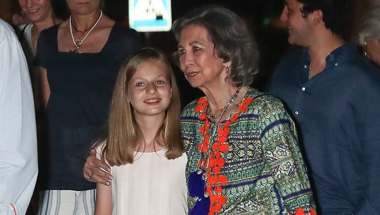 La Reina Sofía y la Princesa Leonor, muy cariñosas en la cena por el final de la Copa del Rey de Vela 2018