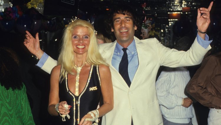 Gunilla von Bismarck y Luis Ortiz en una fiesta en Marbella en los años 80