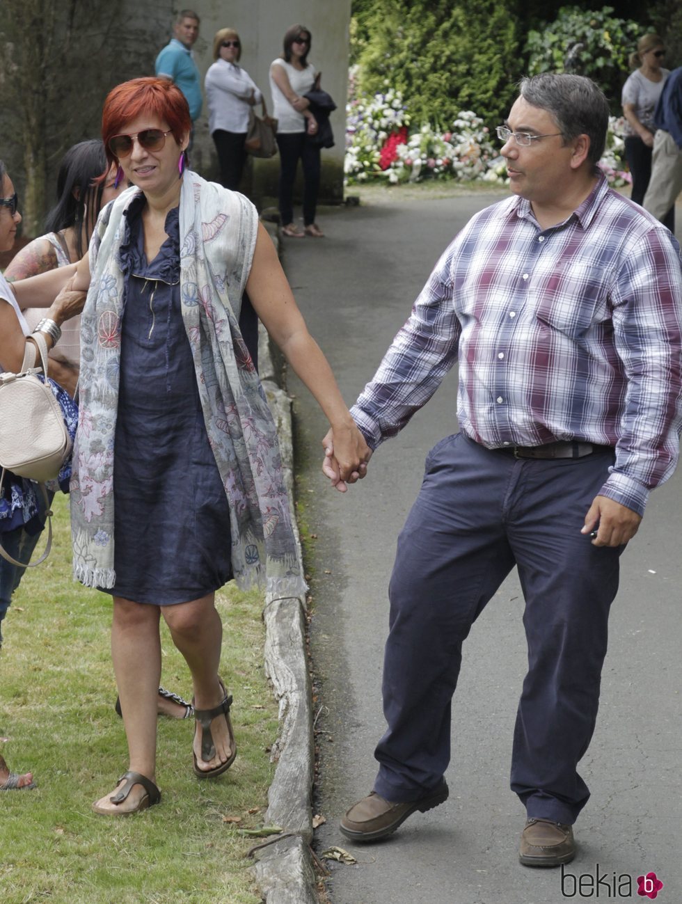 Sandra Ortega y su marido en el entierro de su madre Rosalía Mera en 2013