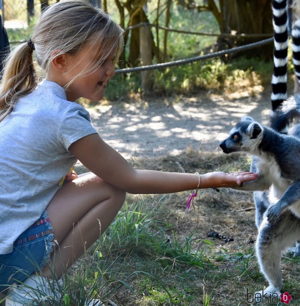 Josefina de Dinamarca con un lemur
