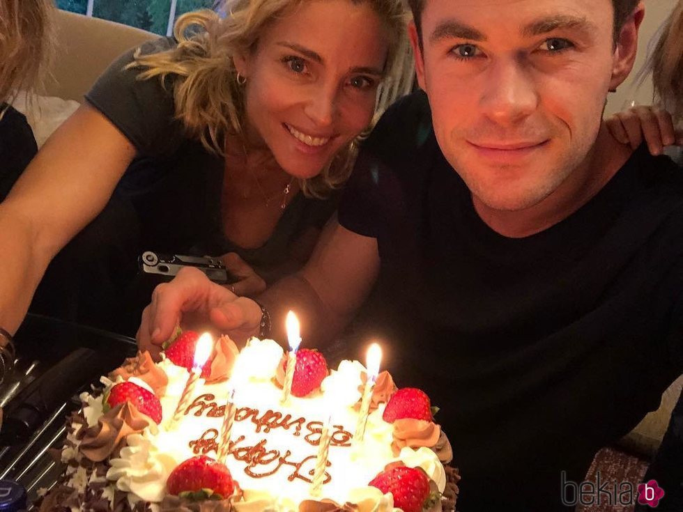 Chris Hemsworth celebrando su 35 cumpleaños con Elsa Pataky