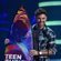 Zac Efron recogiendo su premio en la gala de los Teen Choice 2018