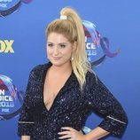 Meghan Trainor en la alfombra roja de los Teen Choice Awards 2018