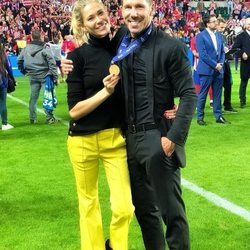 Diego Simeone y Carla Preyra celebrando la Supercopa de Europa 2018