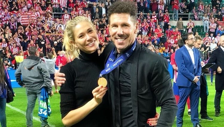 Diego Simeone y Carla Preyra celebrando la Supercopa de Europa 2018