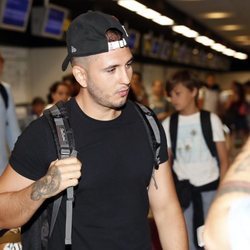 Omar Montes en el aeropuerto de Madrid Barajas