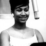 Aretha Franklin en un estudio de grabación en 1961