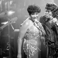 Aretha Franklin cantando junto a James Brown en 1988