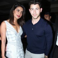 Nick Jonas y Priyanka Chopra de paseo por las calles de Mumbai