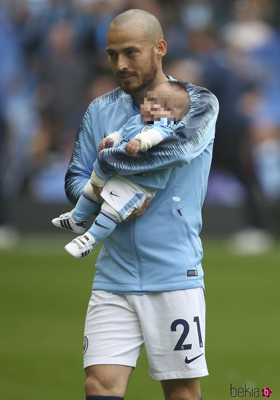 David Silva con su hijo Mateo por primera vez en un campo de fútbol
