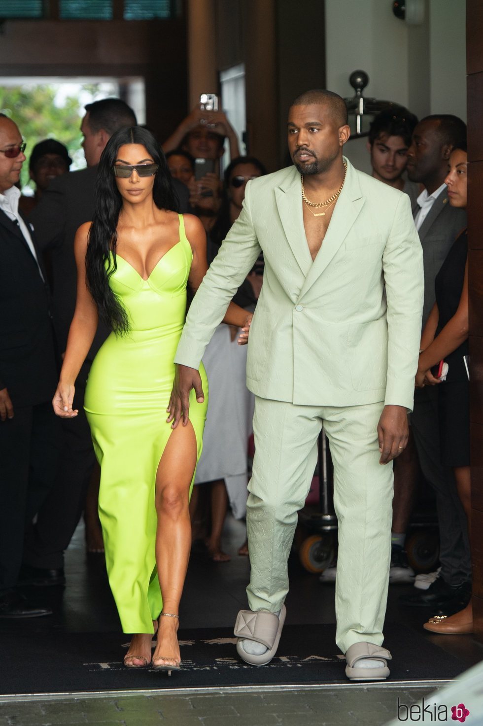 Kim Kardashian y Kanye West acudiendo a la boda de 2 Chainz en Miami