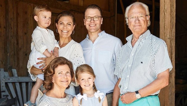 La Familia Real Sueca posa en el Palacio de Solliden