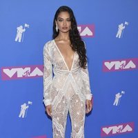 Shanina Shaik en la alfombra roja de los VMAs 2018